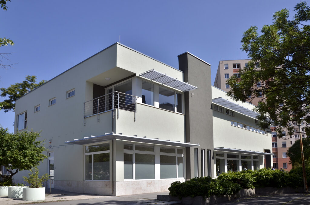 Egyedi érmék, érmek és jelvények gyártása.